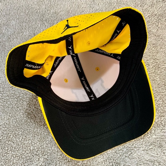 Michigan Wolverines 〽️ flex hat - Picture 2 of 2